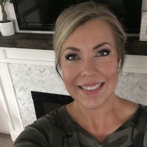 Meet your Posher, Carrie